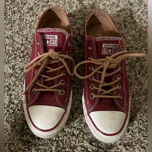 Converse All Stars in burgundy or maroon Good used condition see pics Sz 7 1/2